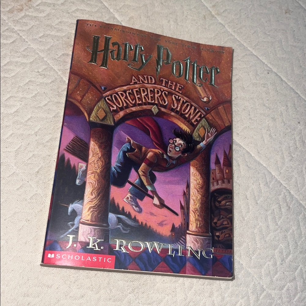 Scholastic Harry Potter & the sorcerer’s stone Book j k Rowling paperback